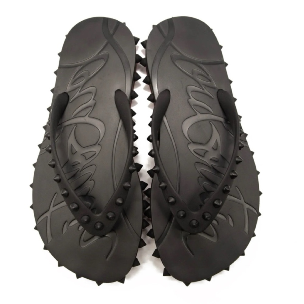 LIKE NEW Christian Louboutin Donna Spike flip flop ONLY WORN ONCE